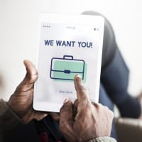Depositphotos_150263992_l-2015_1835956d8b recruiting job candidate on tablet